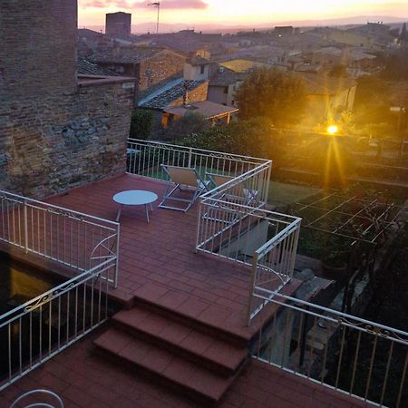 Appartamento Le Palme Con Terrazze In Centro San Gimignano Exterior foto