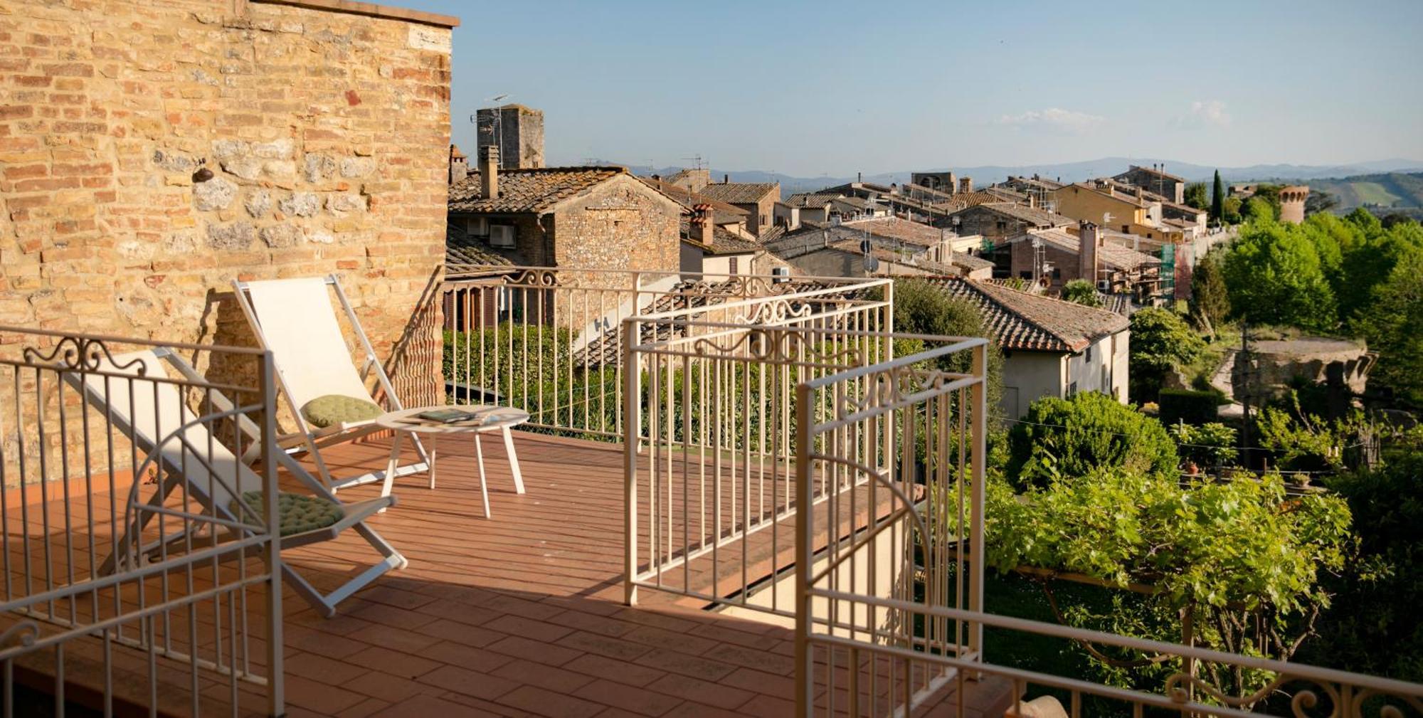 Appartamento Le Palme Con Terrazze In Centro San Gimignano Exterior foto